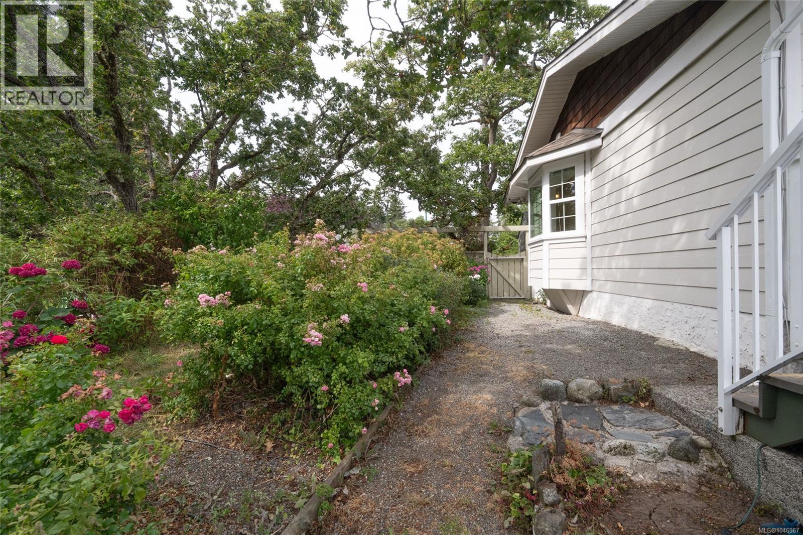 253/255 Heddle Ave, View Royal, British Columbia  V9B 1T9 - Photo 30 - 1046967
