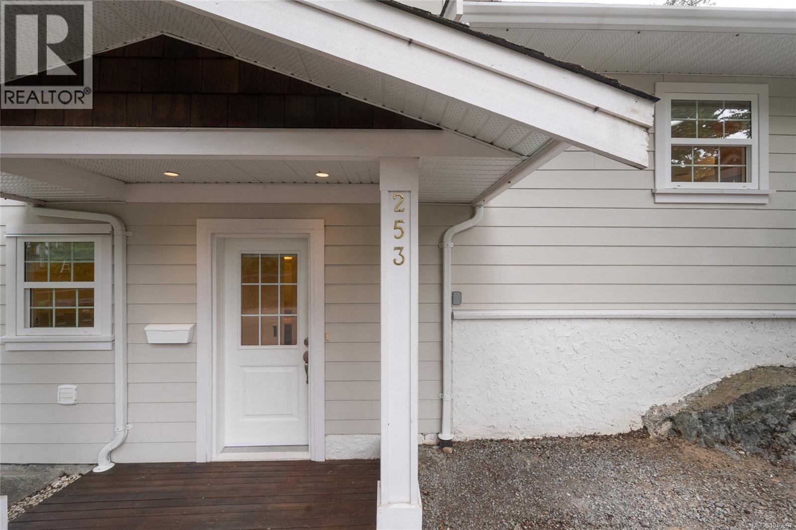 253/255 Heddle Ave, View Royal, British Columbia  V9B 1T9 - Photo 7 - 1046967