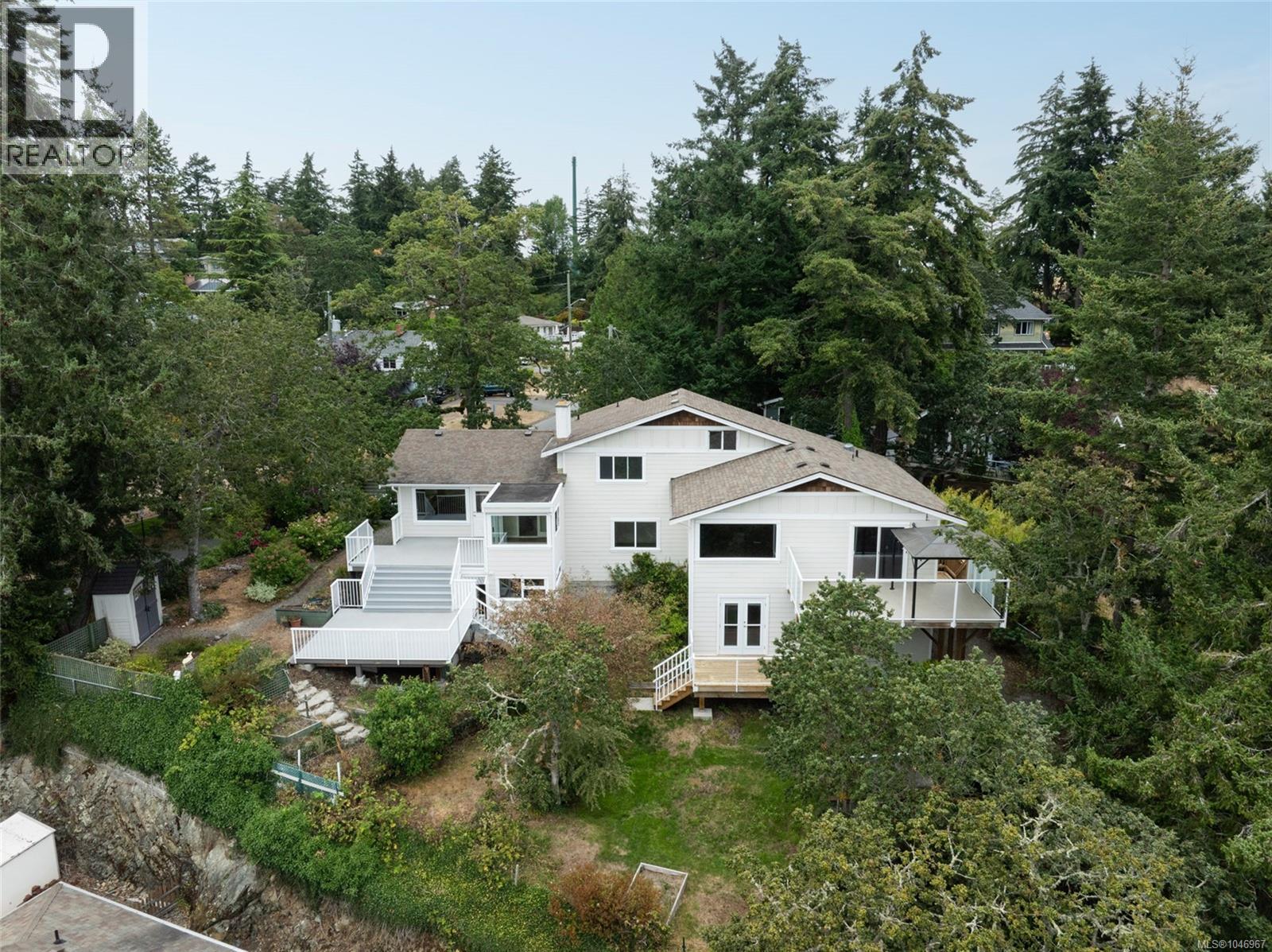 253/255 Heddle Ave, View Royal, British Columbia