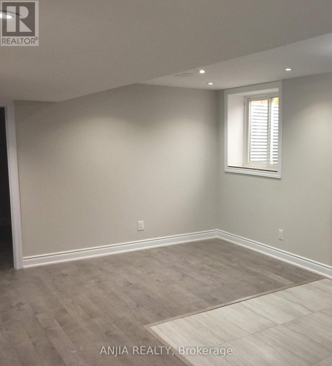 46 Rampart Drive, Brampton, Ontario  L6P 2Z1 - Photo 4 - W13680294
