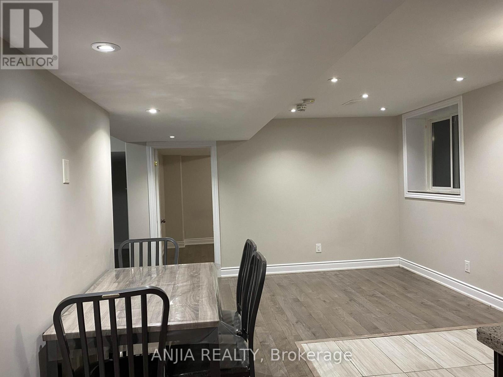 46 Rampart Drive, Brampton, Ontario  L6P 2Z1 - Photo 6 - W13680294