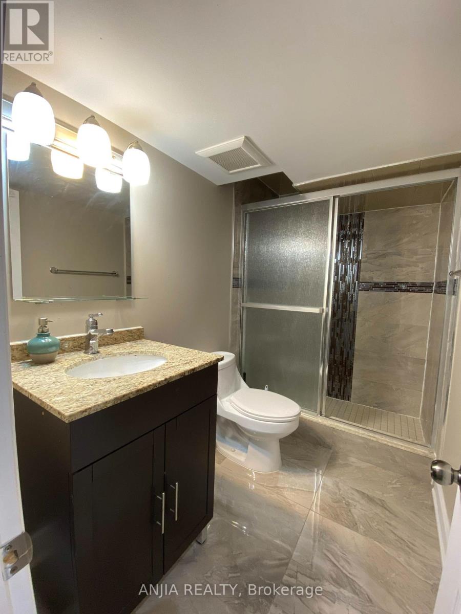 46 Rampart Drive, Brampton, Ontario  L6P 2Z1 - Photo 8 - W13680294