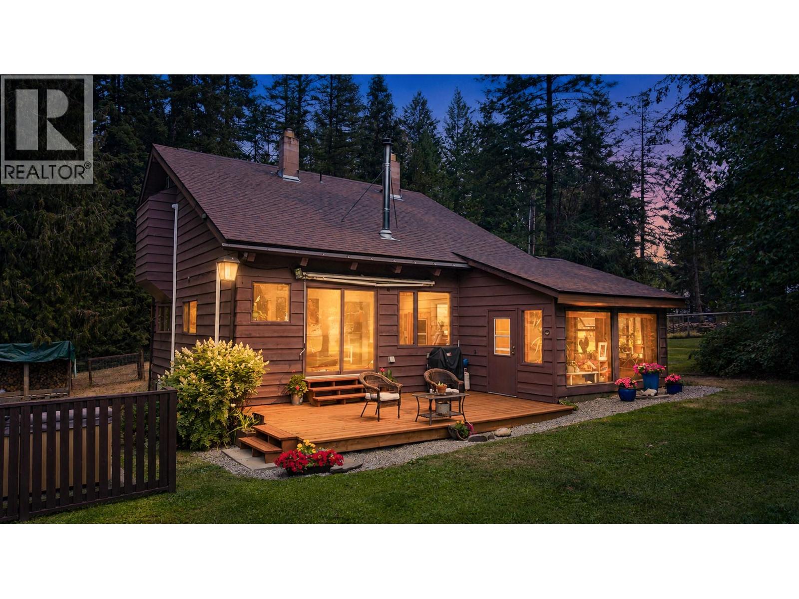 5724 CRYSTAL Road, Kitchener, British Columbia