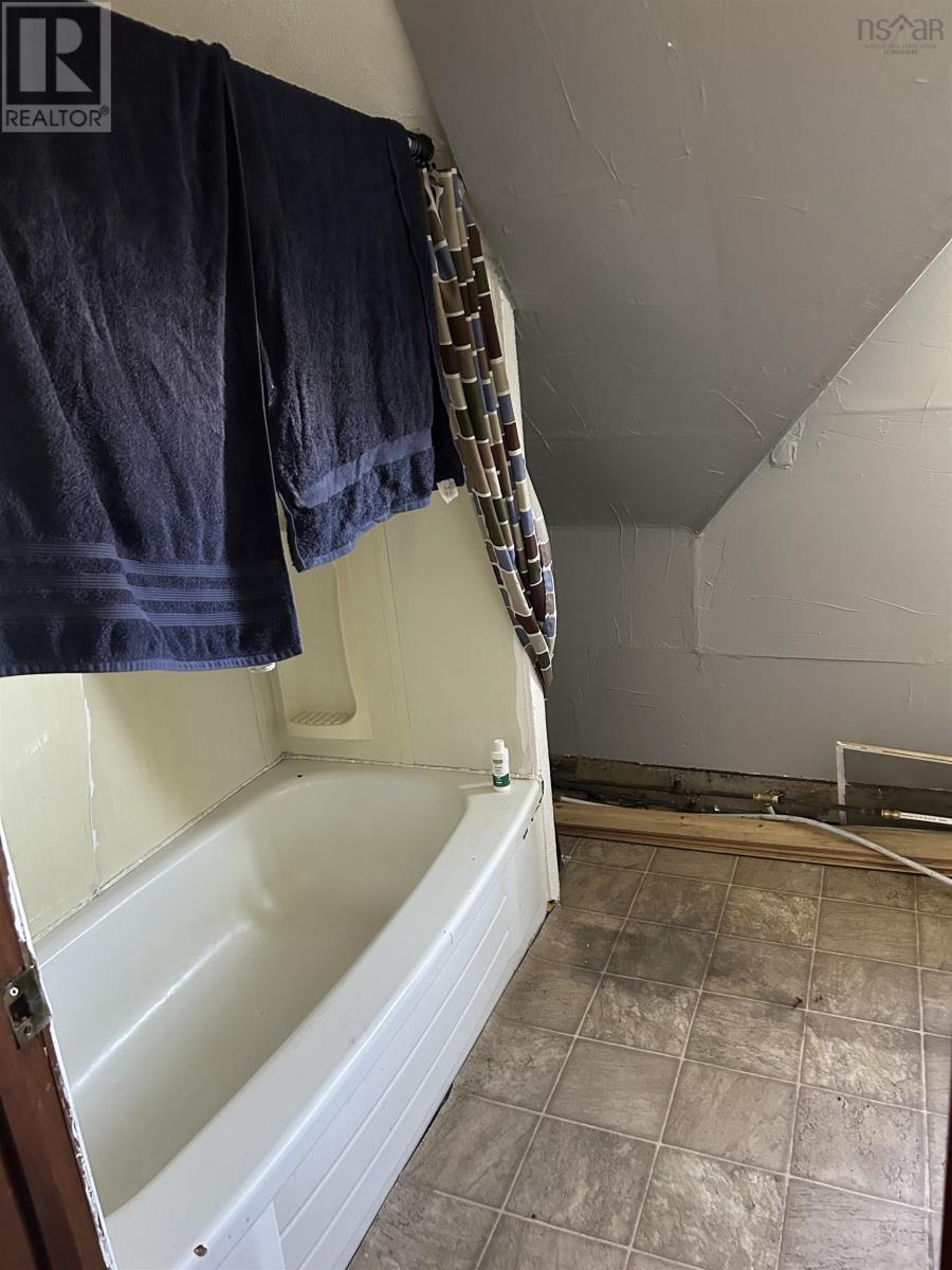 33 Foundry Street, Glace Bay, Nova Scotia  B1A 2X3 - Photo 8 - 202617561