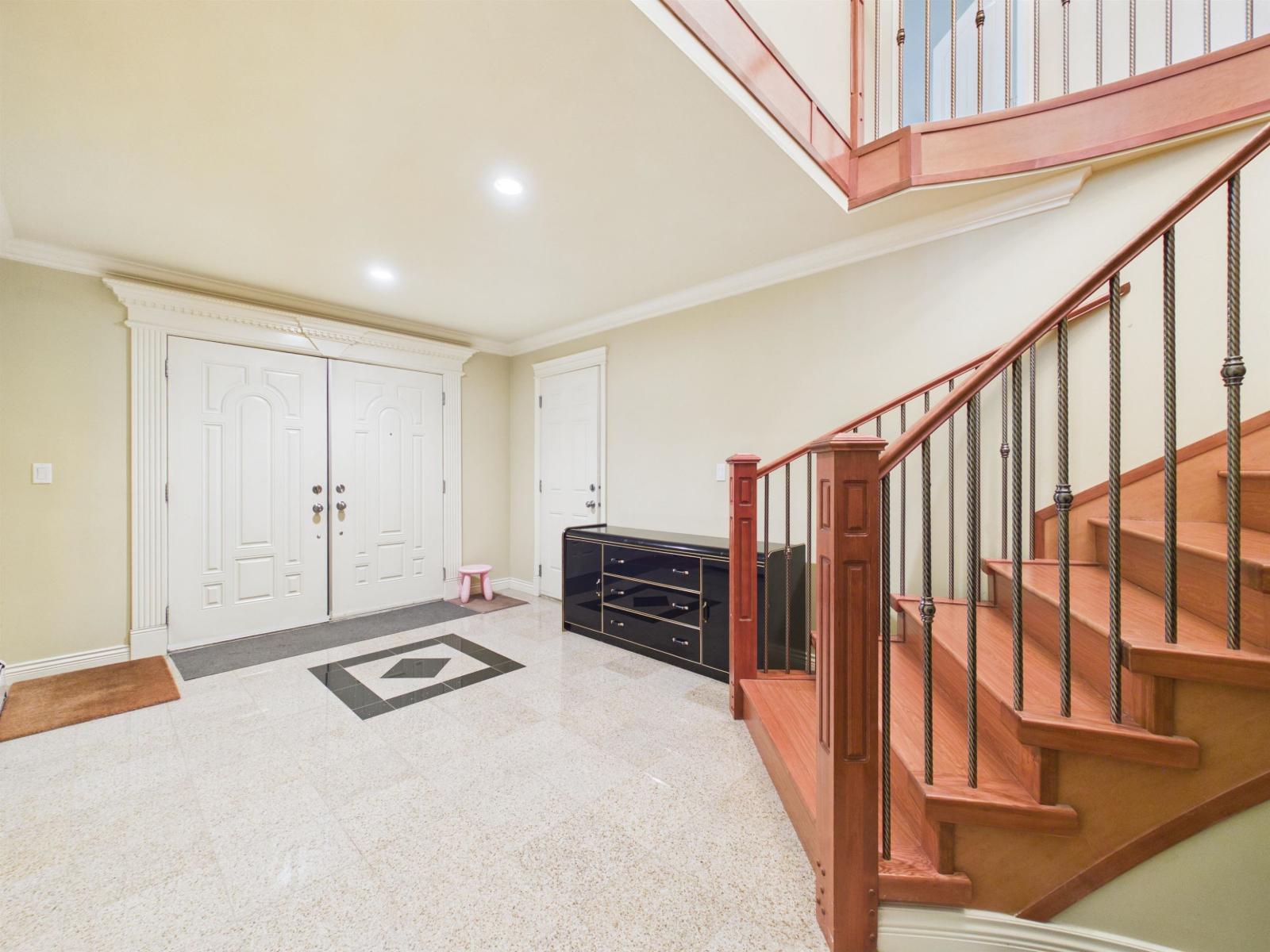8690 E Tulsy Crescent, Surrey, British Columbia  V3W 7A4 - Photo 6 - R3156073