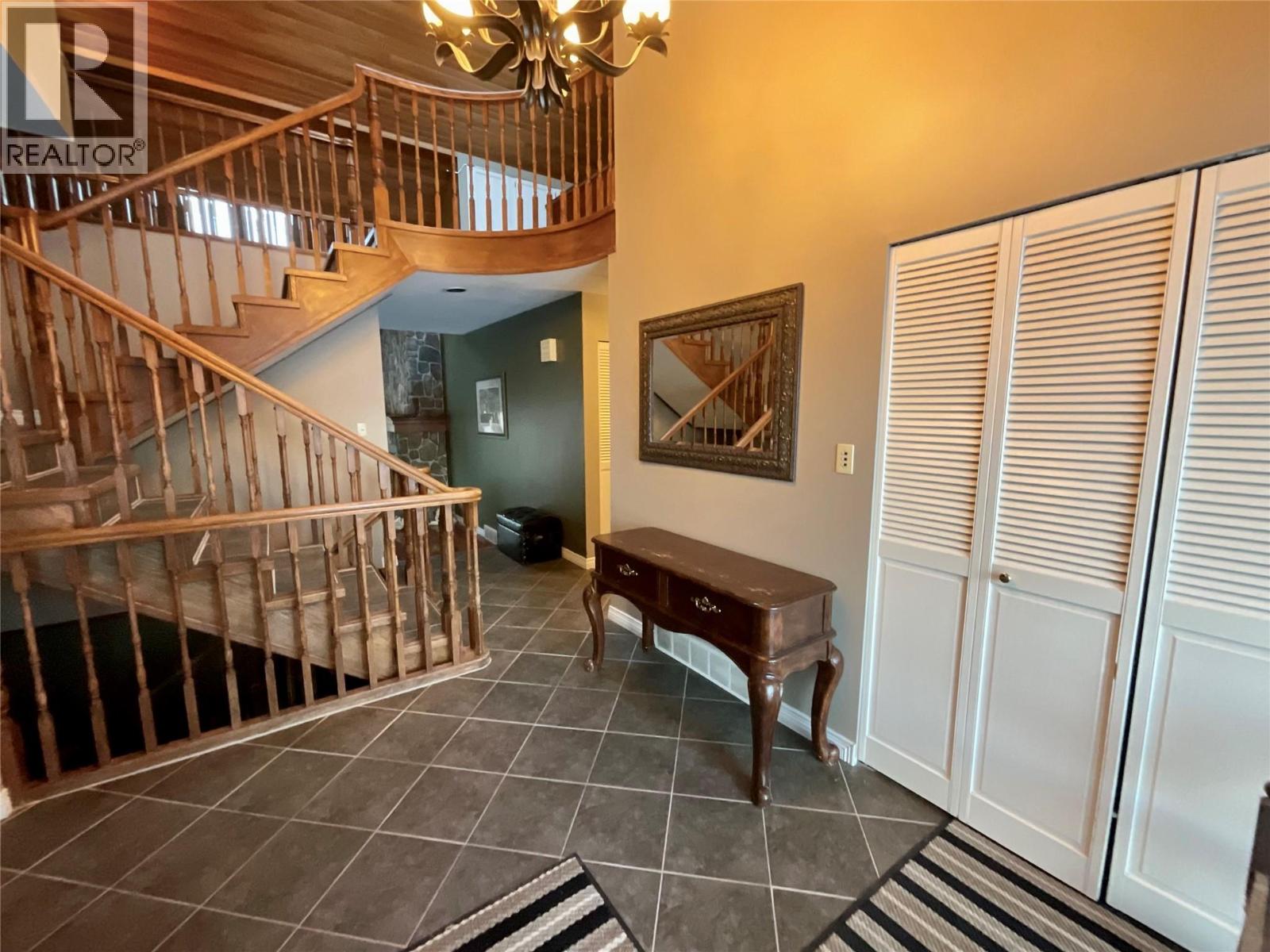 12 Collier Place, Tumbler Ridge, British Columbia  V0C 2W0 - Photo 2 - 10368938