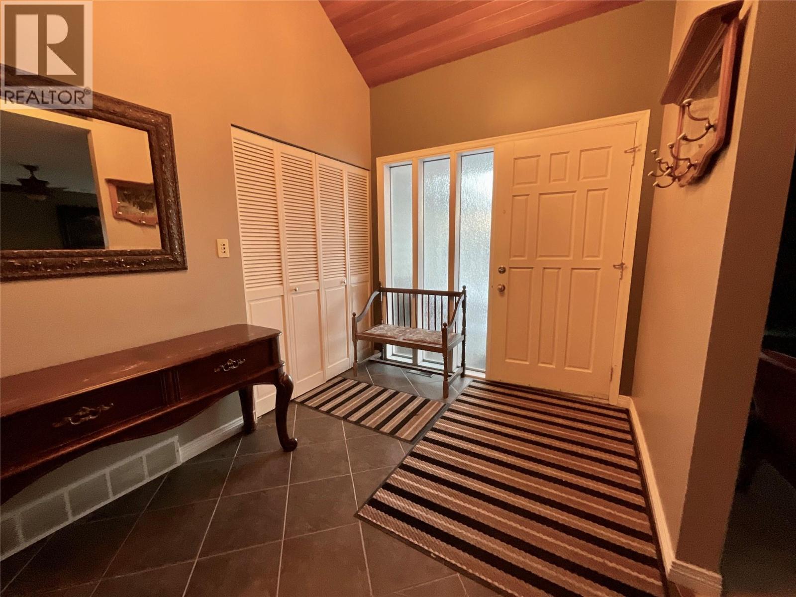 12 Collier Place, Tumbler Ridge, British Columbia  V0C 2W0 - Photo 3 - 10368938