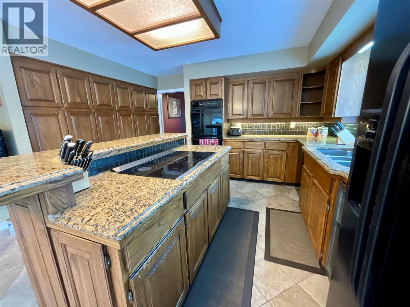 12 Collier Place, Tumbler Ridge, British Columbia  V0C 2W0 - Photo 10 - 10368938