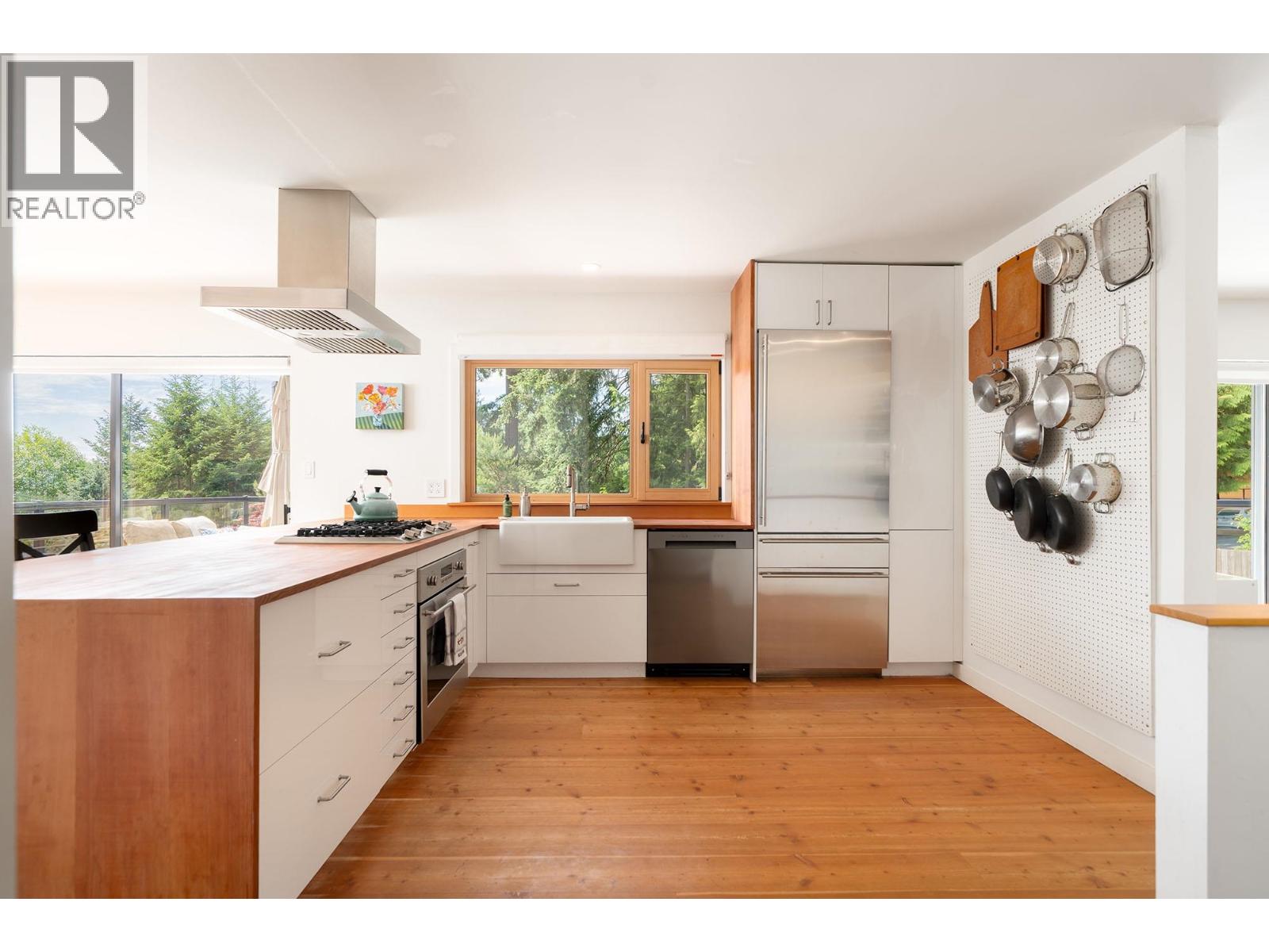1569 WHITESAILS DRIVE, Bowen Island, British Columbia