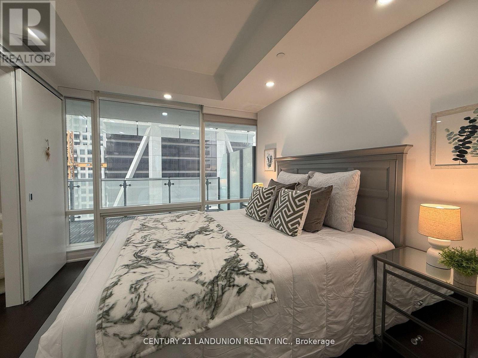 1508 - 1 Bloor Street E, Toronto, Ontario  M4W 0A8 - Photo 17 - C13680334