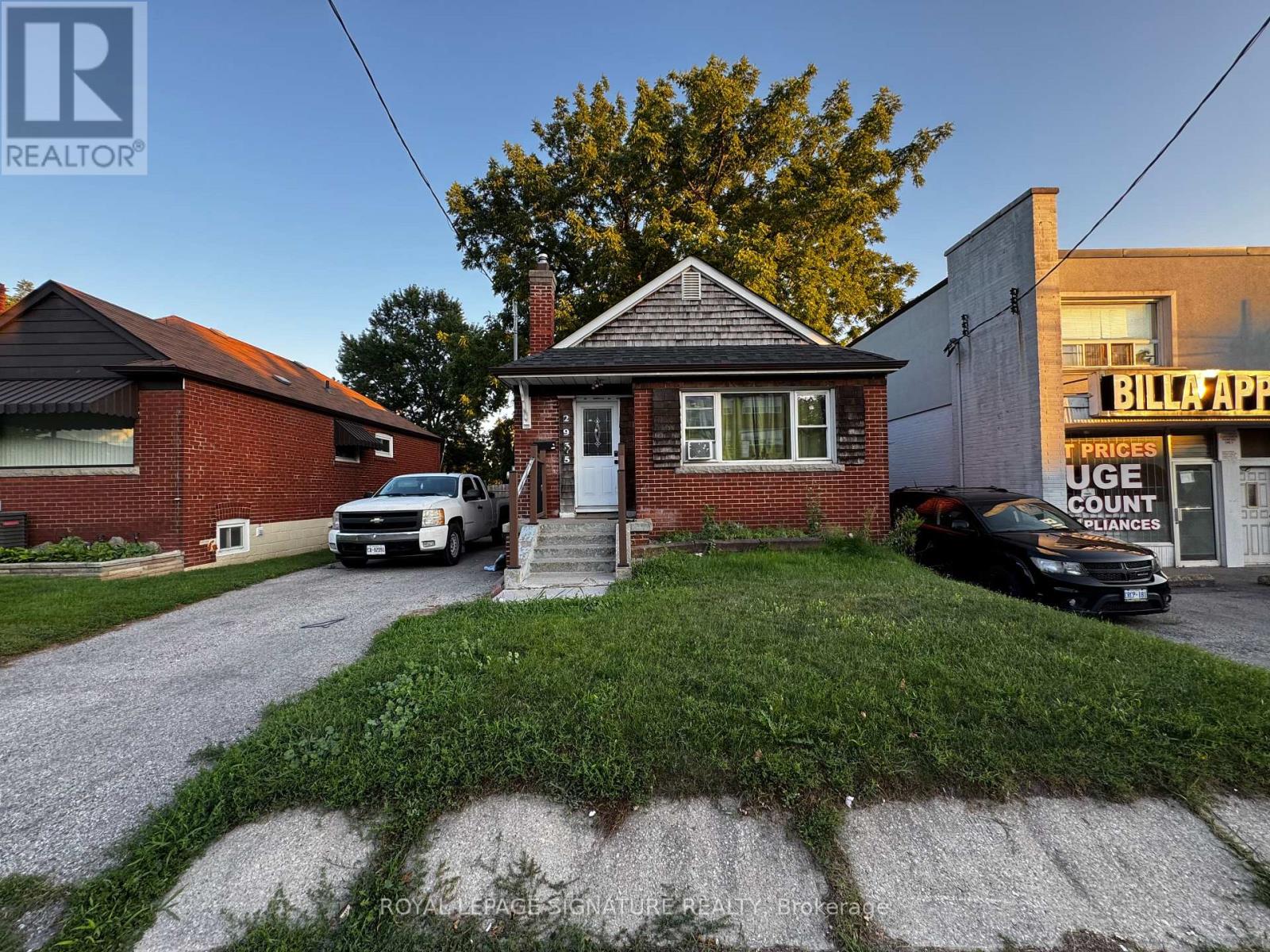 2935 St Clair Avenue E, Toronto, Ontario M4B 1N9 - Photo 3 - E13680342