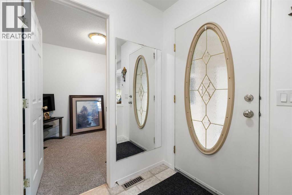 100 Dovista Court Se, Calgary, Alberta T2B 3P4 - Photo 3 - A2337638