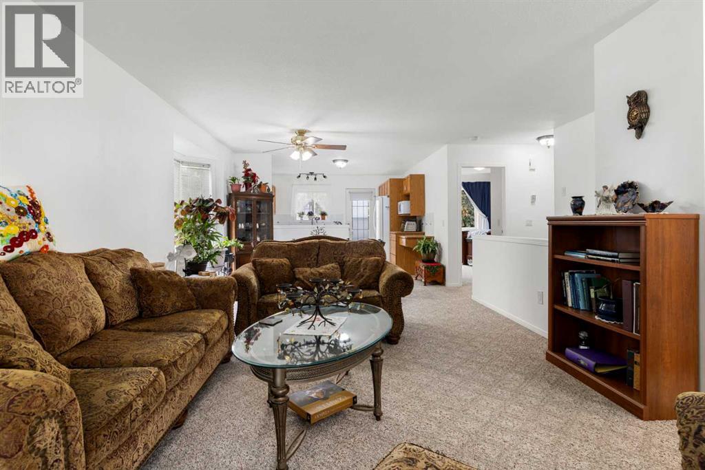 100 Dovista Court Se, Calgary, Alberta T2B 3P4 - Photo 10 - A2337638