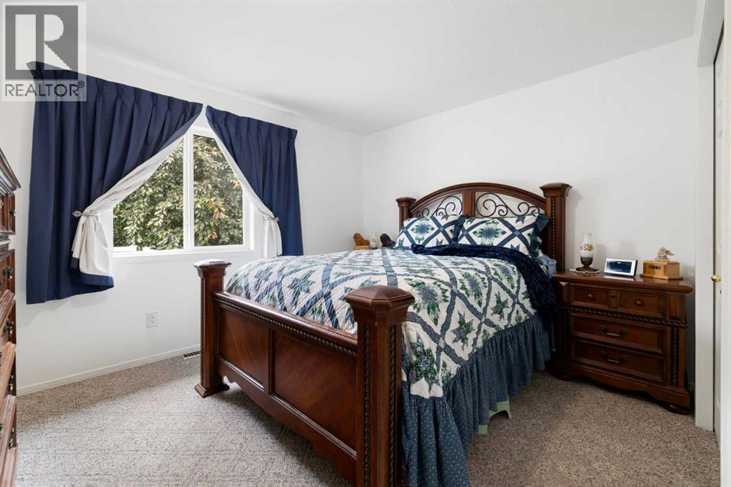 100 Dovista Court Se, Calgary, Alberta T2B 3P4 - Photo 18 - A2337638