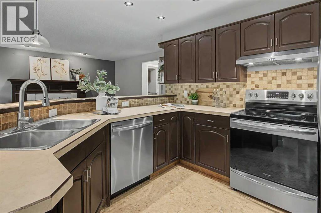 61 Wood Valley Road SW, Calgary, Alberta  T2W 5Y6 - Photo 10 - A2336262