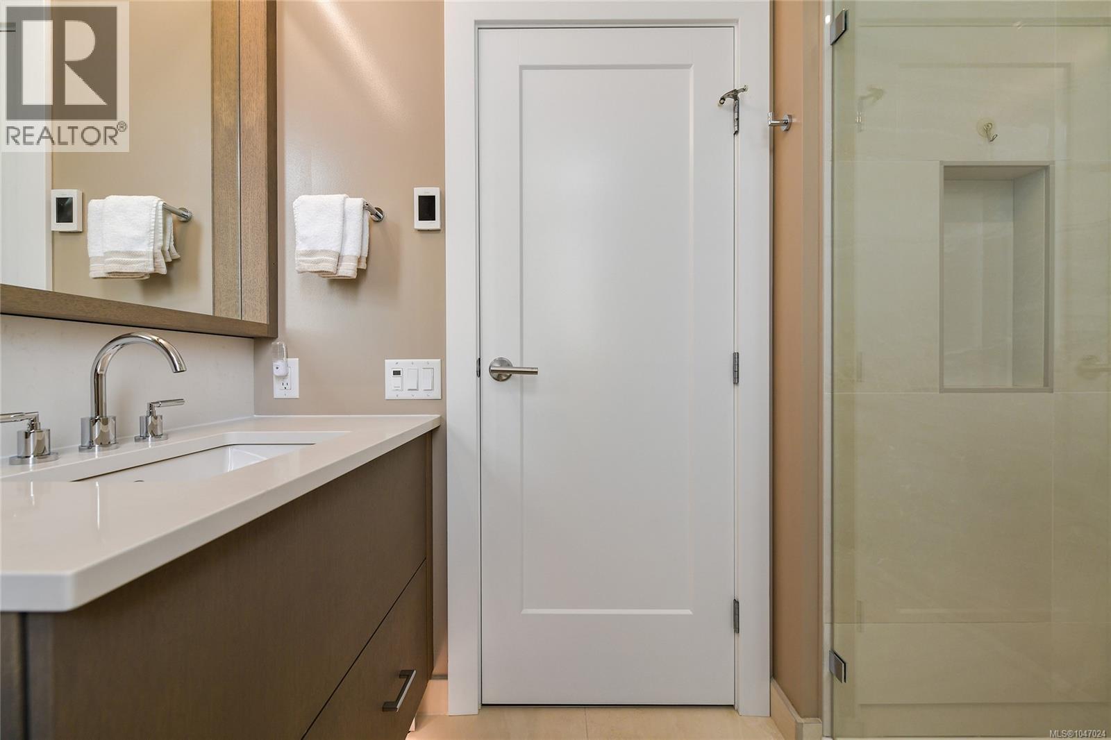 506 5388 Hill Rise Terr, Saanich, British Columbia  V8Y 3K3 - Photo 47 - 1047024