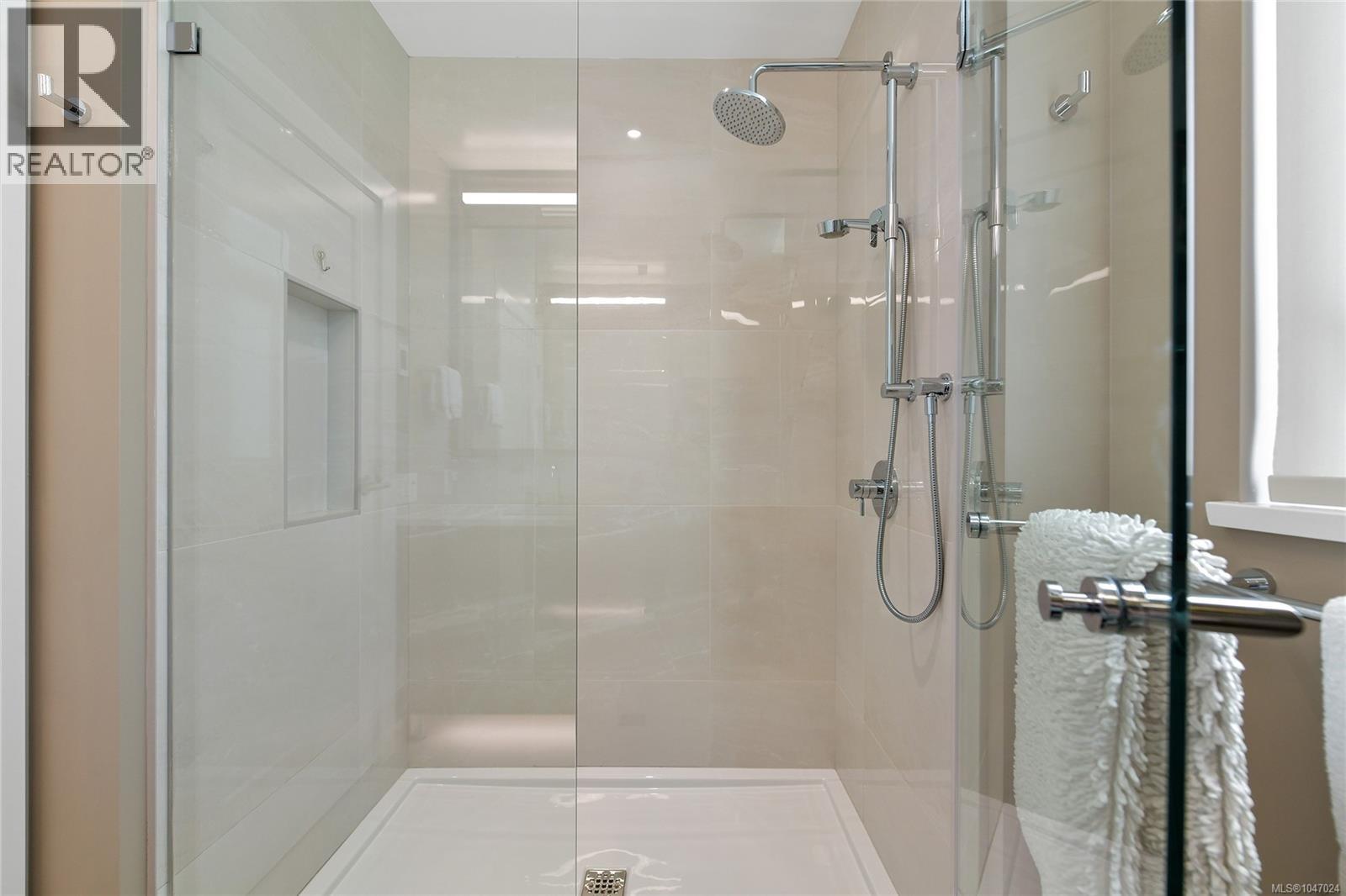 506 5388 Hill Rise Terr, Saanich, British Columbia  V8Y 3K3 - Photo 49 - 1047024