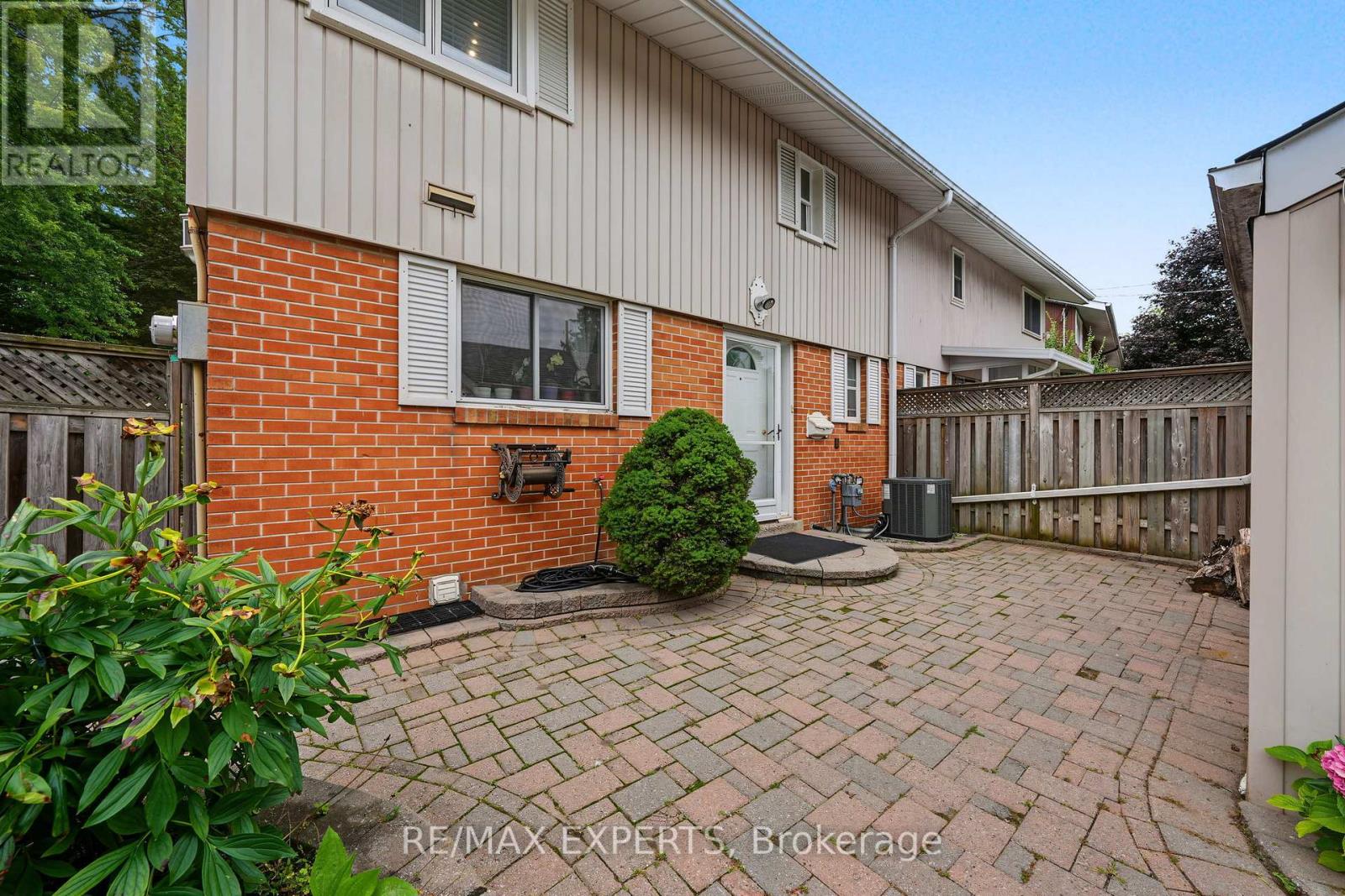 71 Dogwood Crescent, Toronto, Ontario  M1P 3N5 - Photo 4 - E13680360