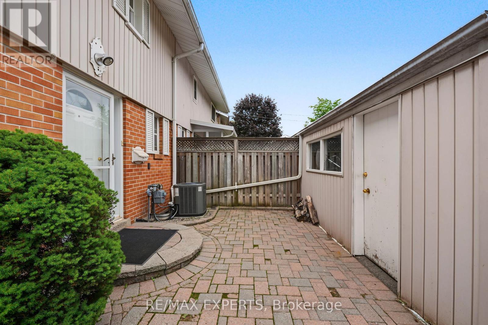 71 Dogwood Crescent, Toronto, Ontario  M1P 3N5 - Photo 5 - E13680360
