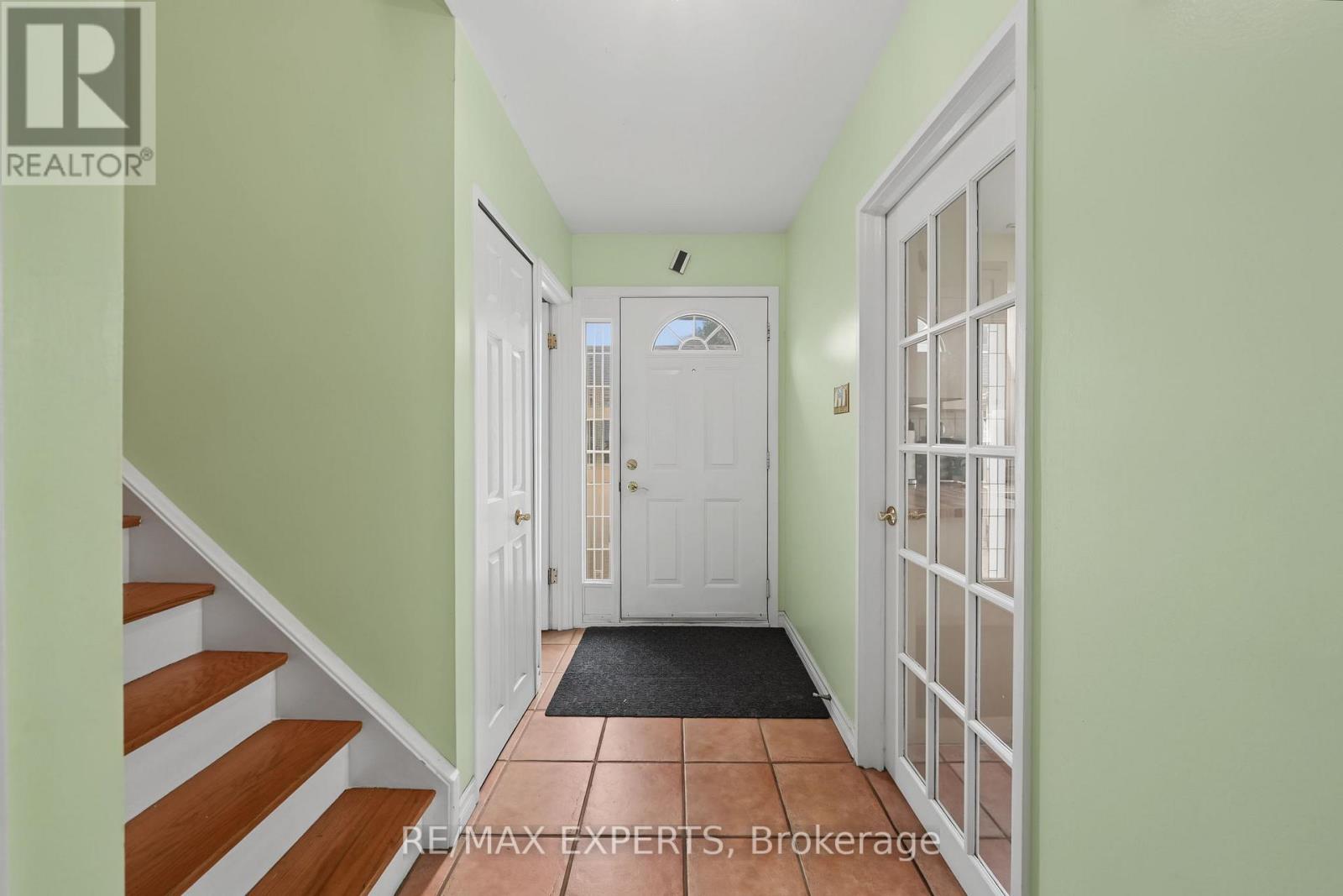 71 Dogwood Crescent, Toronto, Ontario  M1P 3N5 - Photo 7 - E13680360