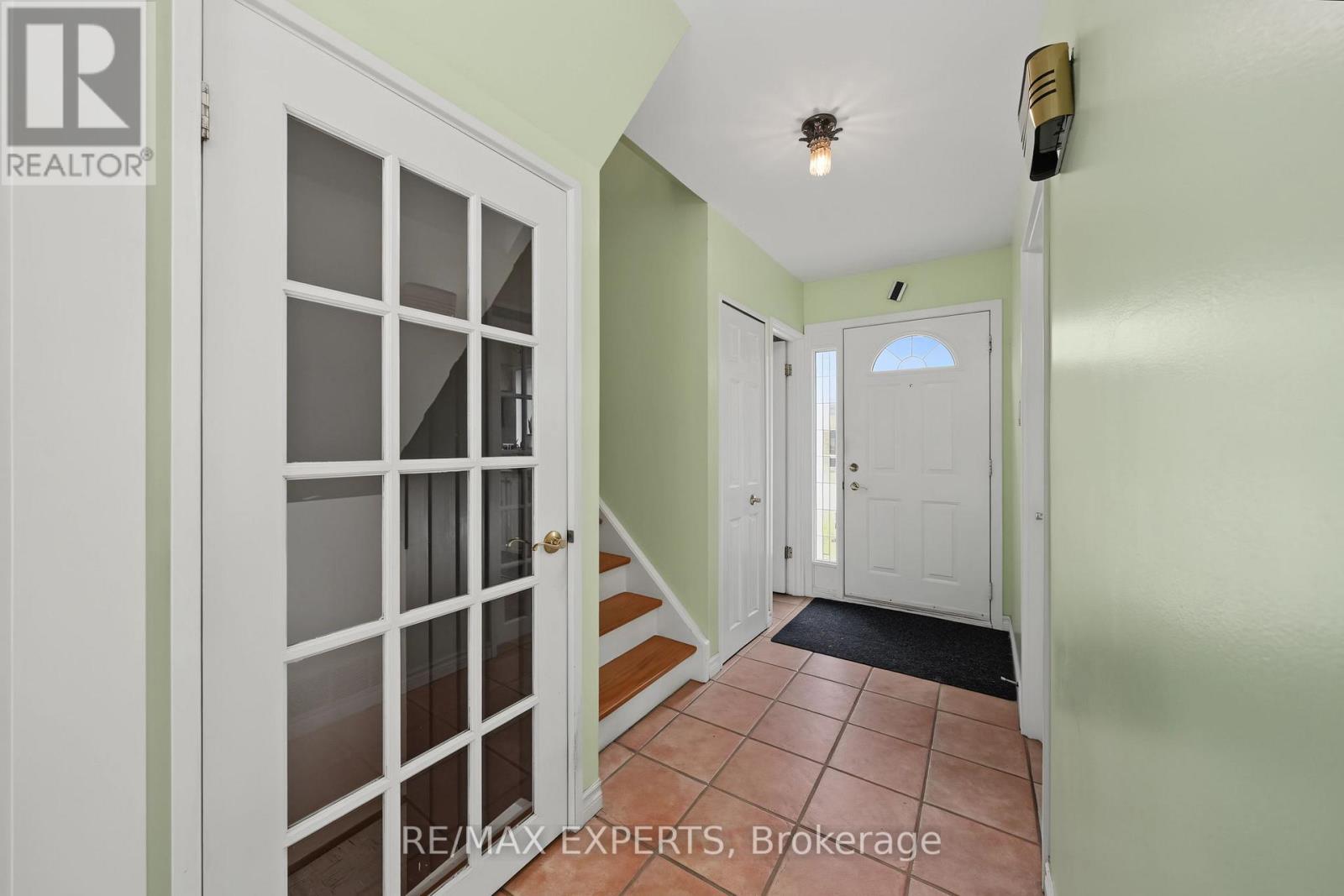 71 Dogwood Crescent, Toronto, Ontario  M1P 3N5 - Photo 8 - E13680360