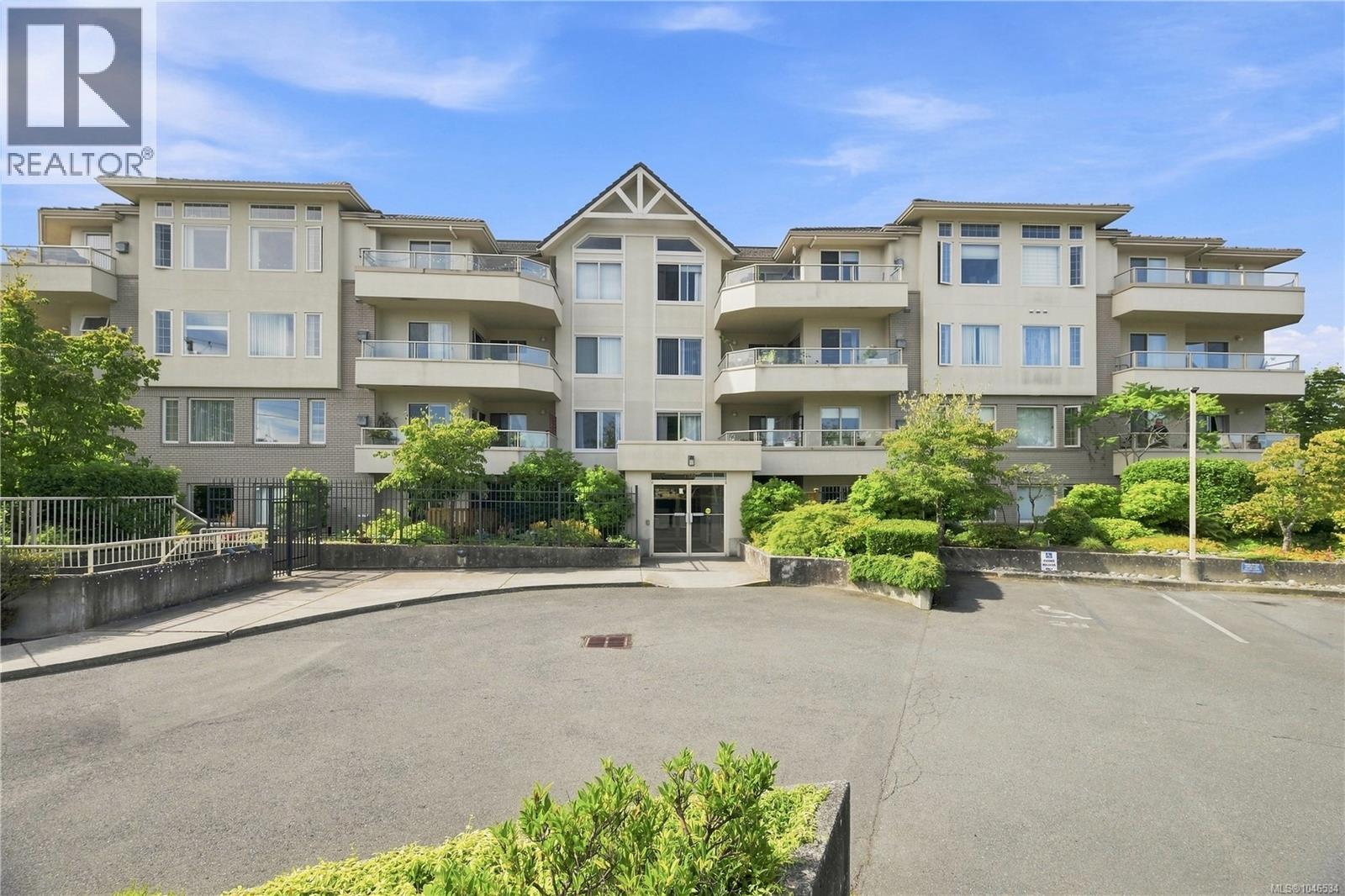 303 3700 Carey Rd, Saanich, British Columbia