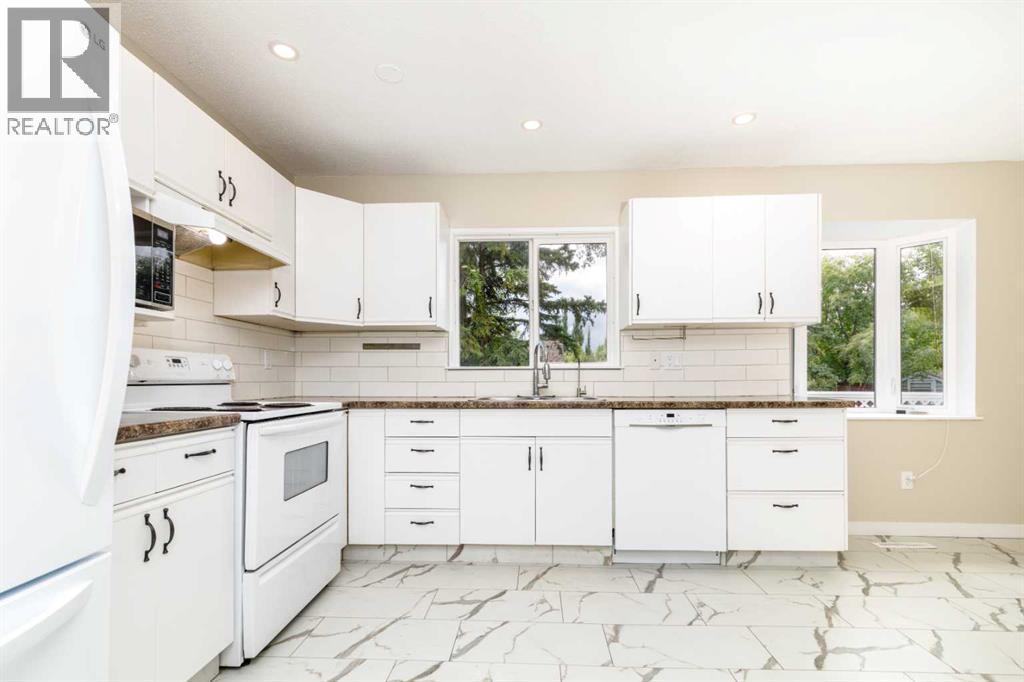 27 Martin Close, Red Deer, Alberta  T4N 0G9 - Photo 8 - A2337662