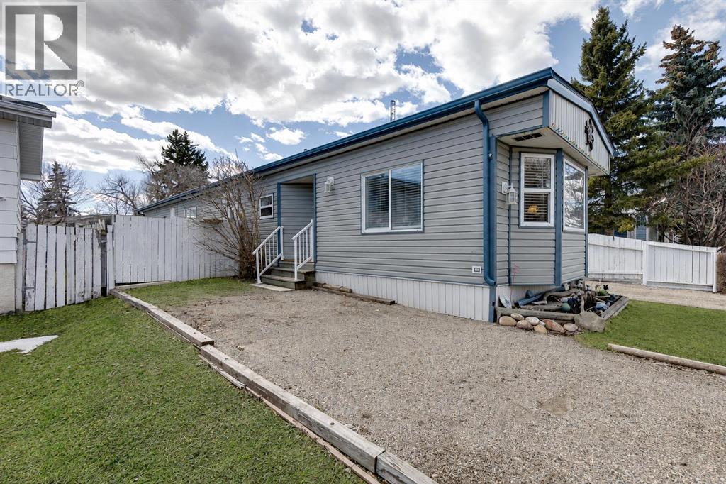 240 Big Hill Circle SE, Airdrie, Alberta  T4A 1P8 - Photo 2 - A2337792
