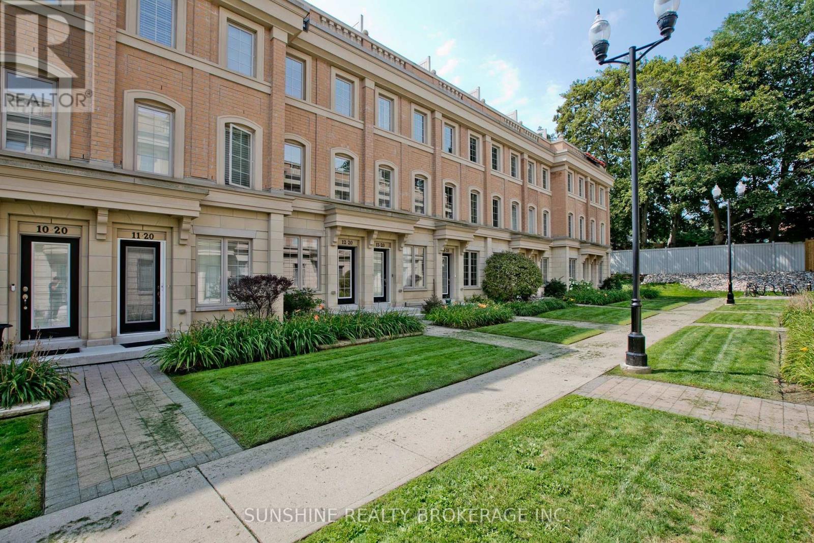 12 - 20 HARGRAVE LANE, Toronto, Ontario