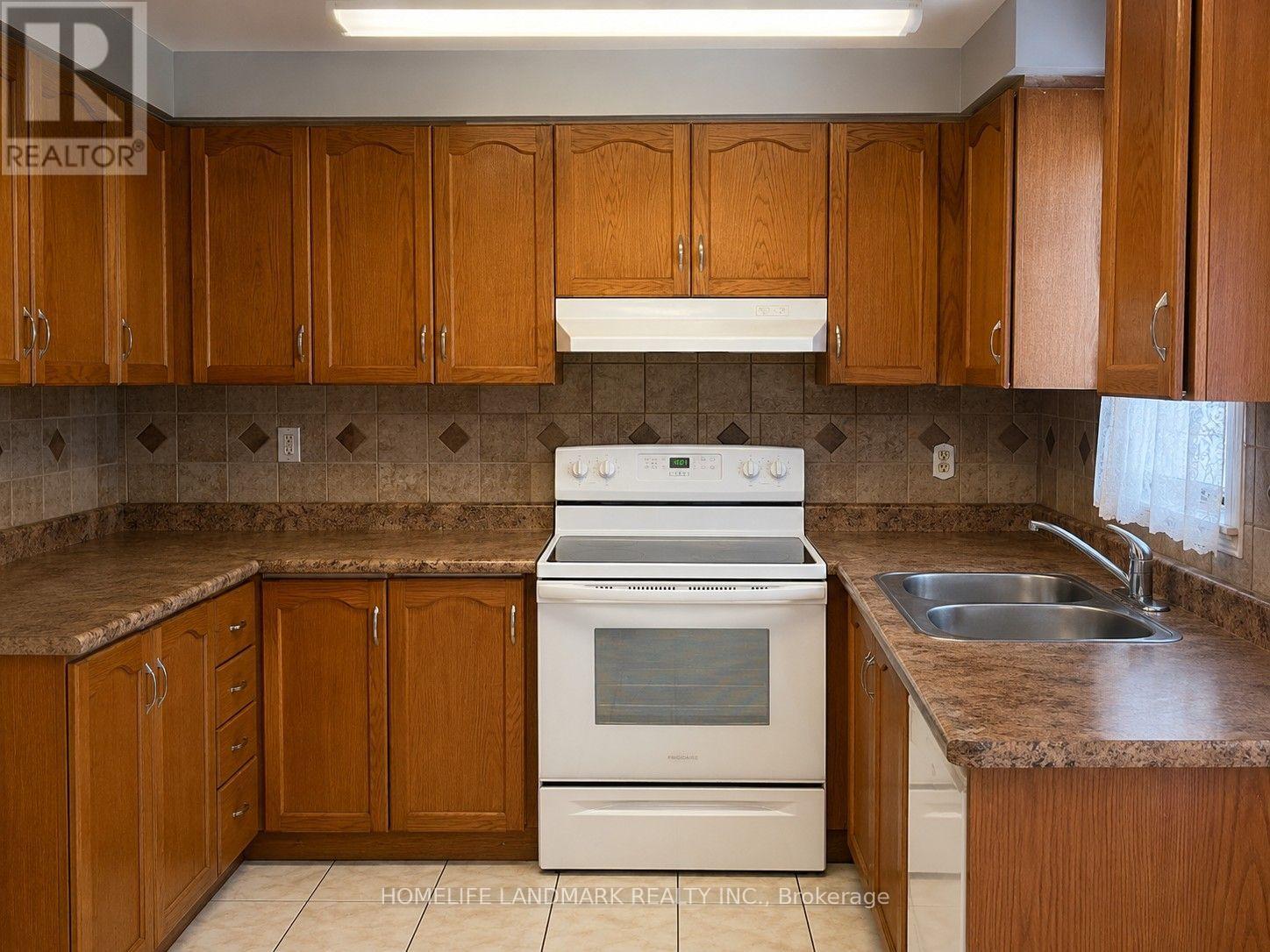 16 Torada Court, Brampton, Ontario  L7A 1H6 - Photo 2 - W13680388
