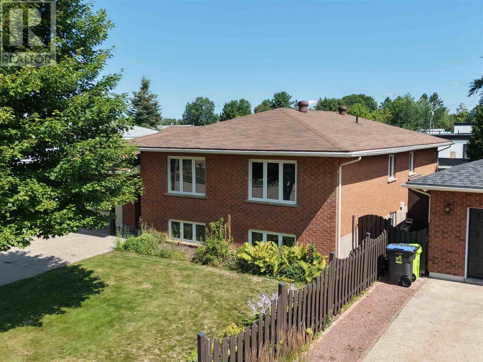 53 Robin St, Sault Ste. Marie, Ontario  P6A 5Y4 - Photo 4 - SM262170