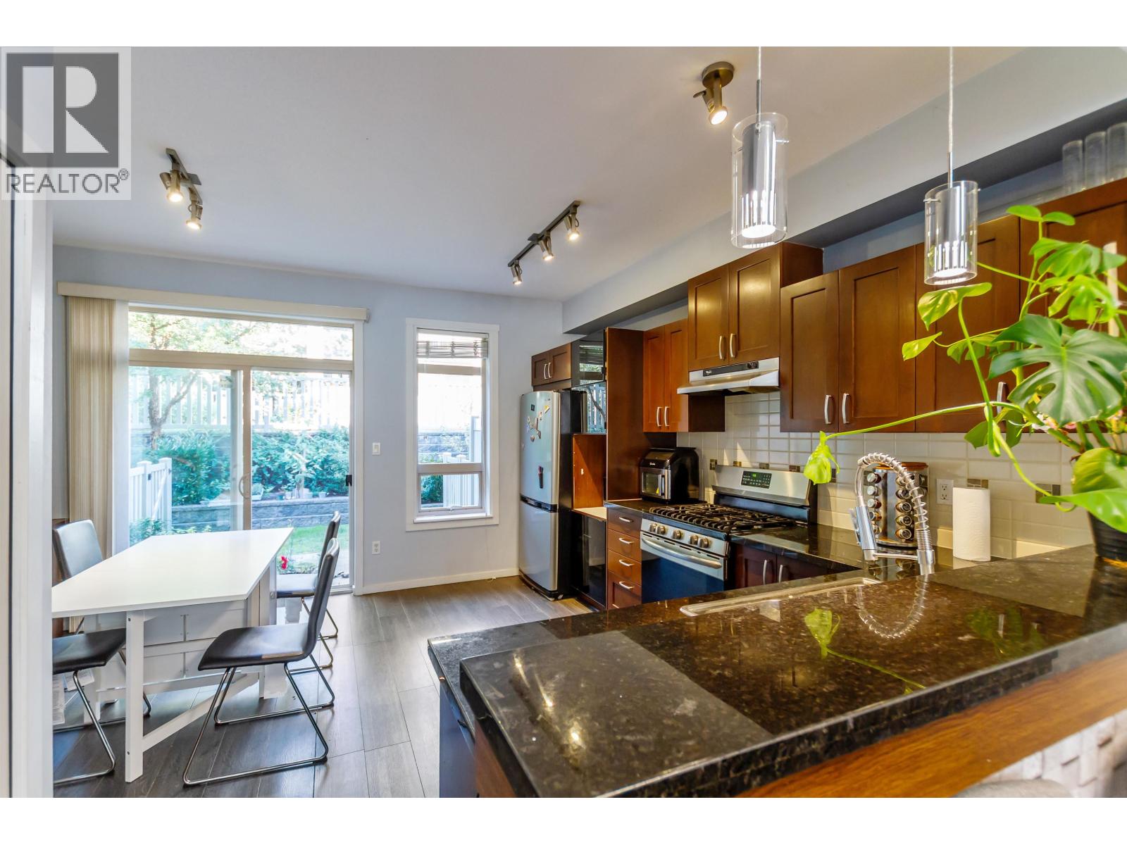 37 1362 Purcell Drive, Coquitlam, British Columbia  V3E 0A5 - Photo 4 - R3156046