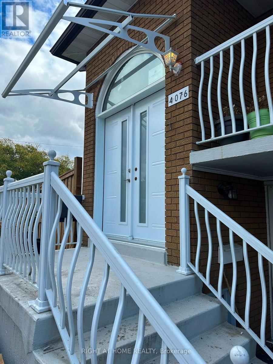 4076 Woodington Drive, Mississauga, Ontario  L4Z 1K2 - Photo 2 - W13680394