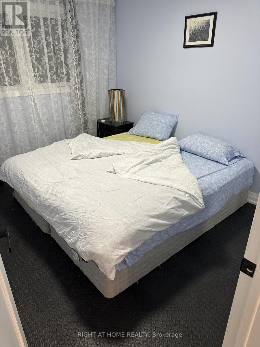 4076 Woodington Drive, Mississauga, Ontario  L4Z 1K2 - Photo 8 - W13680394