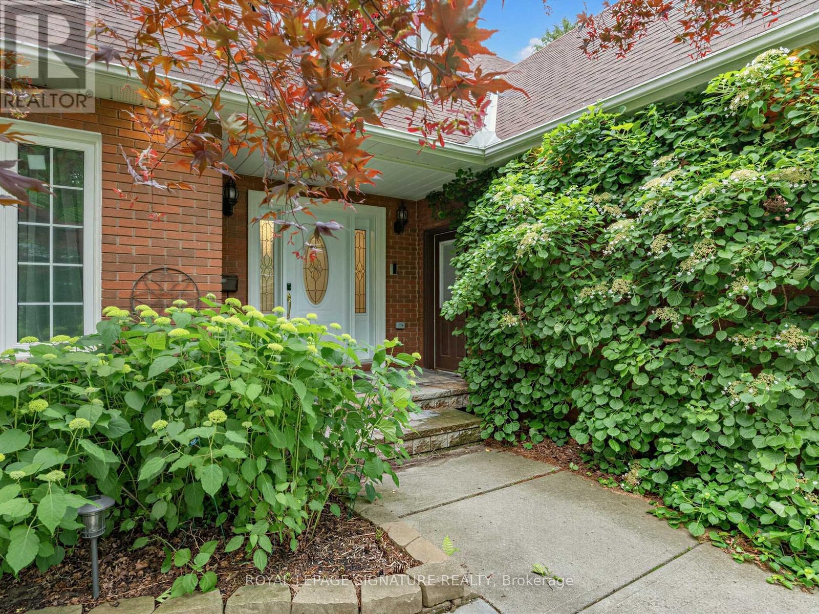 1415 Avonbridge Drive, Mississauga, Ontario  L5G 3G6 - Photo 2 - W13680396