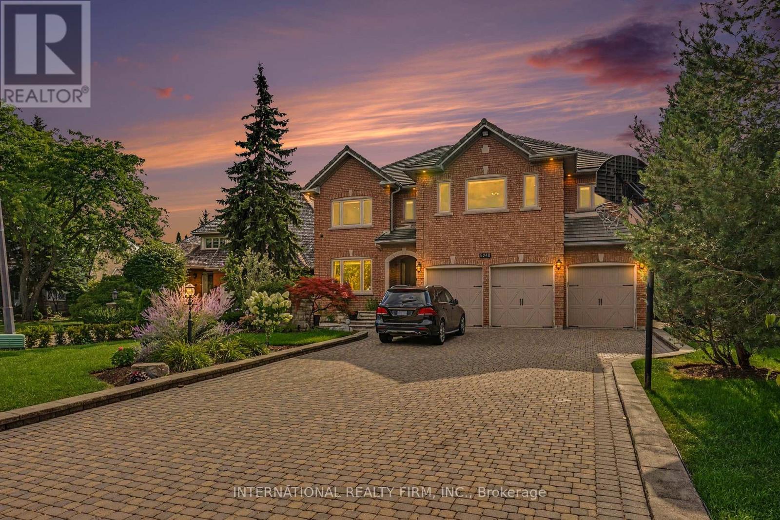 5240 Elmridge Drive, Mississauga, Ontario  L5M 5A4 - Photo 2 - W13680412
