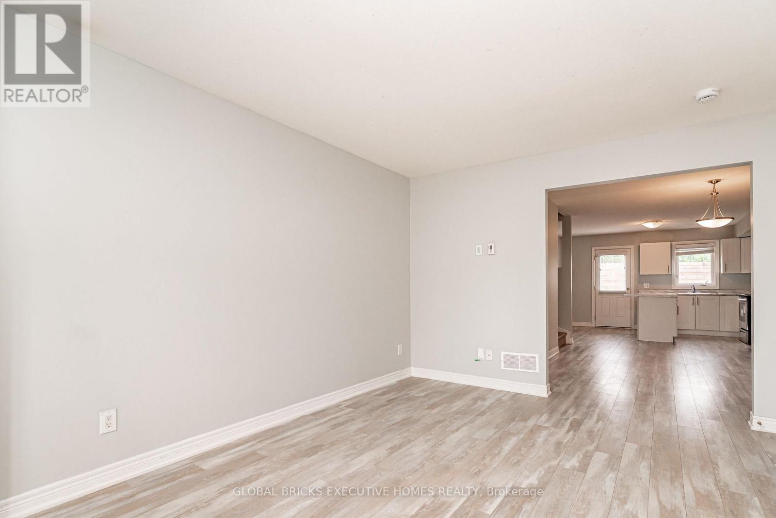 79 - 7768 Ascott Circle, Niagara Falls, Ontario  L2H 3P9 - Photo 8 - X13680406