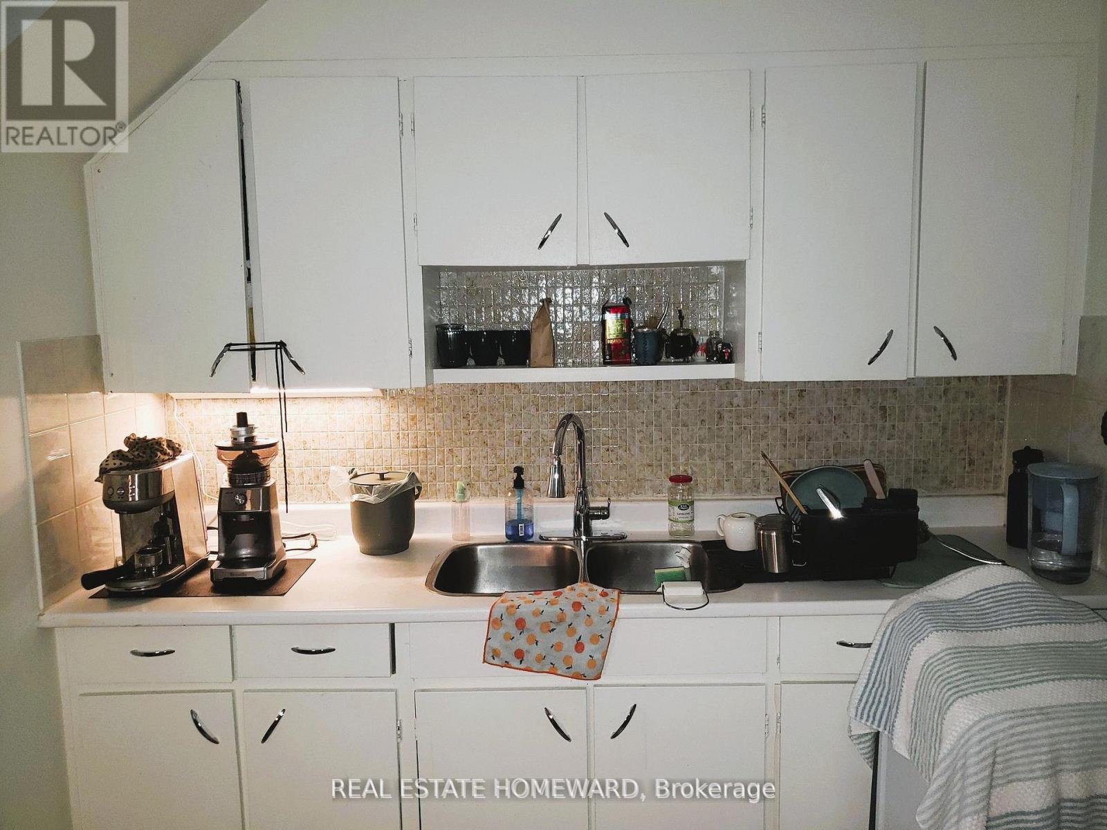 4 - 435 Parkside Drive, Toronto, Ontario  M6R 2Z8 - Photo 6 - W13659710