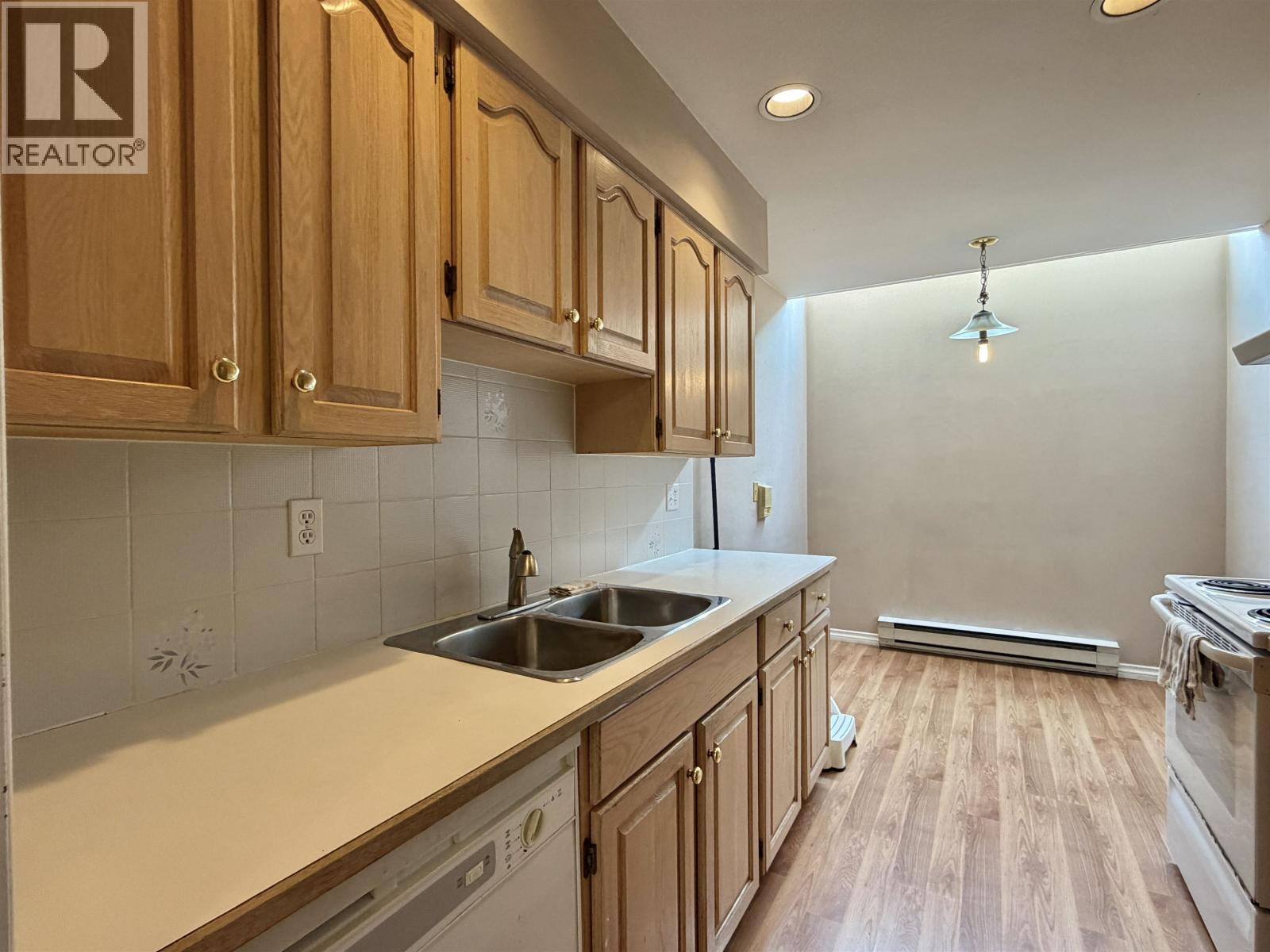 5 7130 Barnet Road, Burnaby, British Columbia  V5A 4S4 - Photo 9 - R3151973