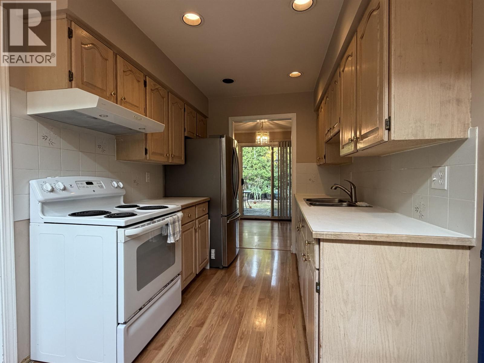 5 7130 Barnet Road, Burnaby, British Columbia  V5A 4S4 - Photo 8 - R3151973