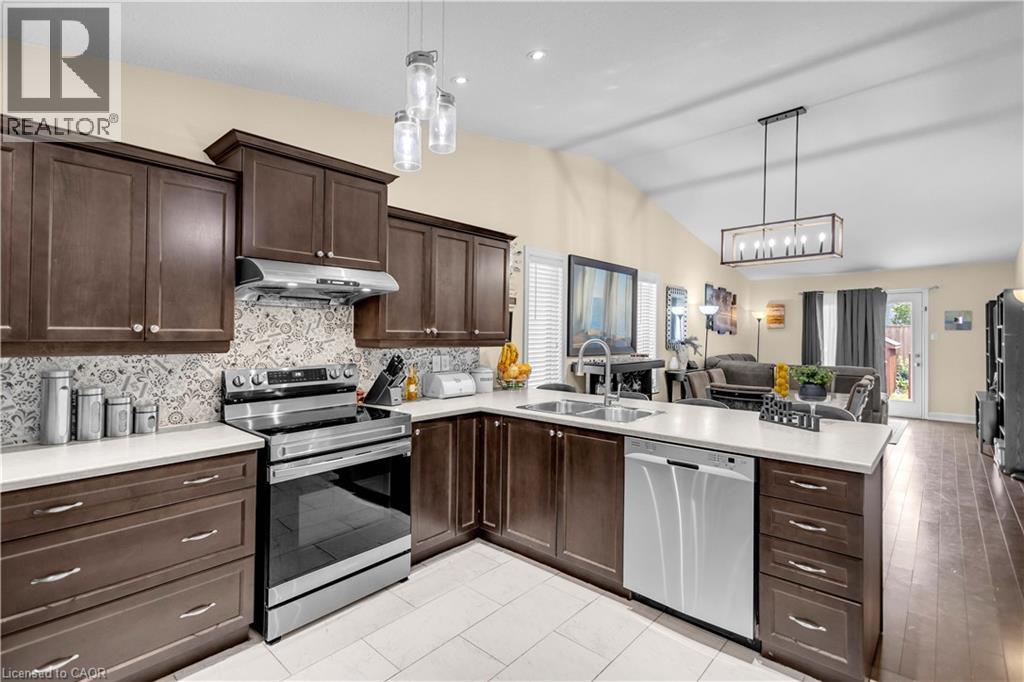 561 Grey Street, Brantford, Ontario  N3S 0C3 - Photo 7 - 40849672