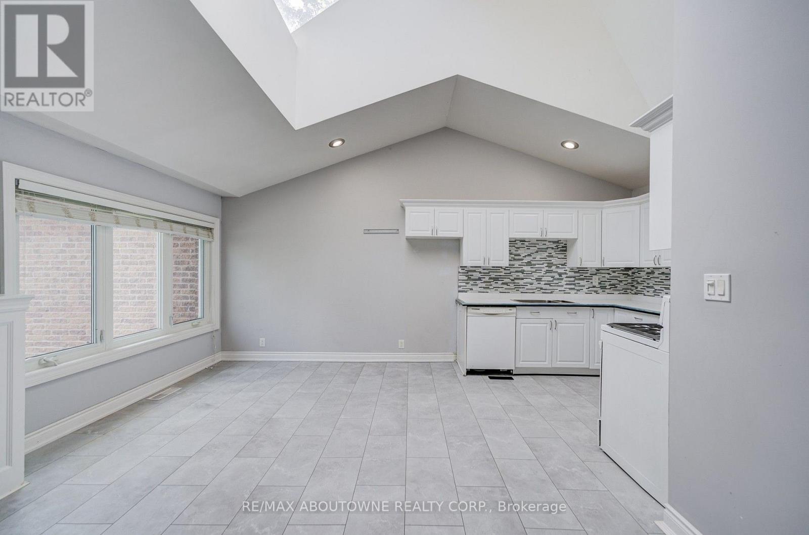 13 Broadview Avenue, Mississauga, Ontario  L5H 2S8 - Photo 20 - W13674026