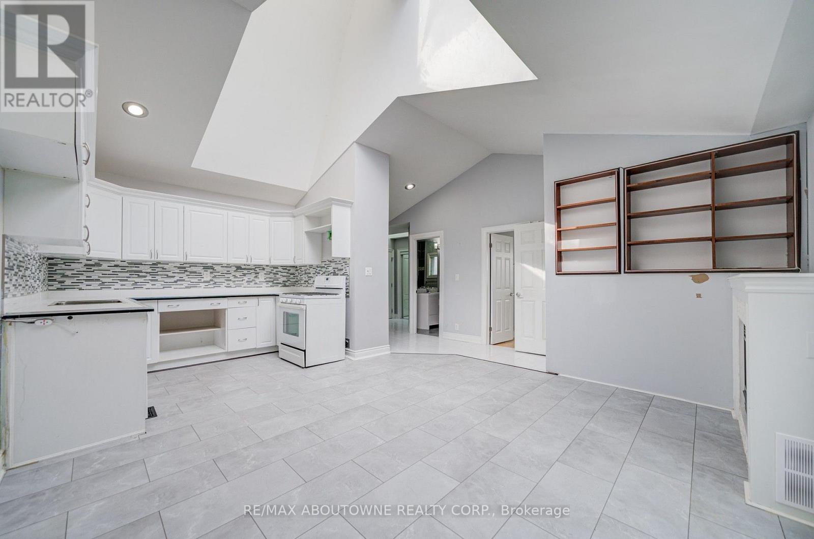 13 Broadview Avenue, Mississauga, Ontario  L5H 2S8 - Photo 25 - W13674026