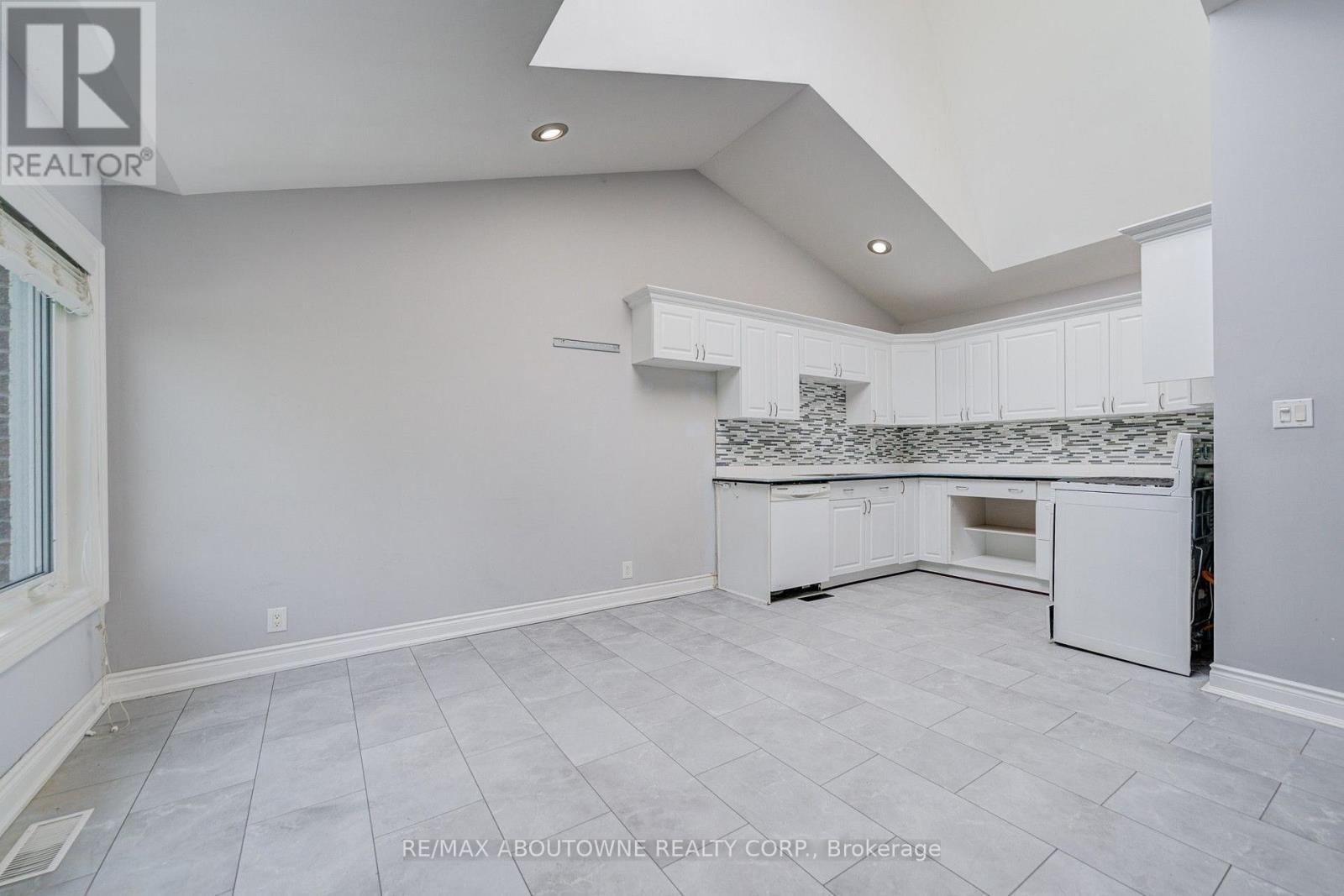 13 Broadview Avenue, Mississauga, Ontario  L5H 2S8 - Photo 27 - W13674026