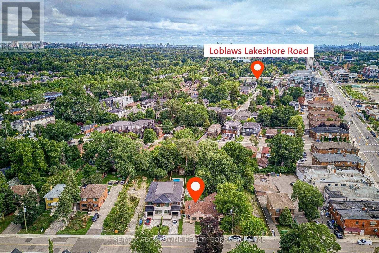 13 Broadview Avenue, Mississauga, Ontario  L5H 2S8 - Photo 3 - W13674026