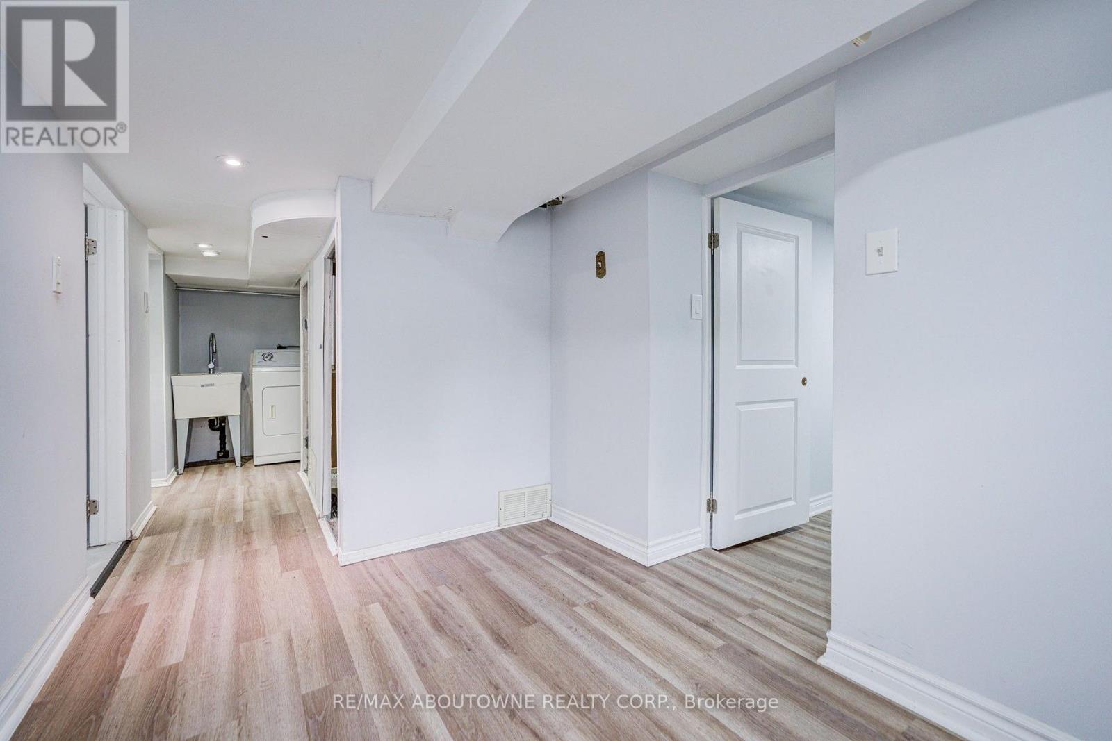 13 Broadview Avenue, Mississauga, Ontario  L5H 2S8 - Photo 35 - W13674026