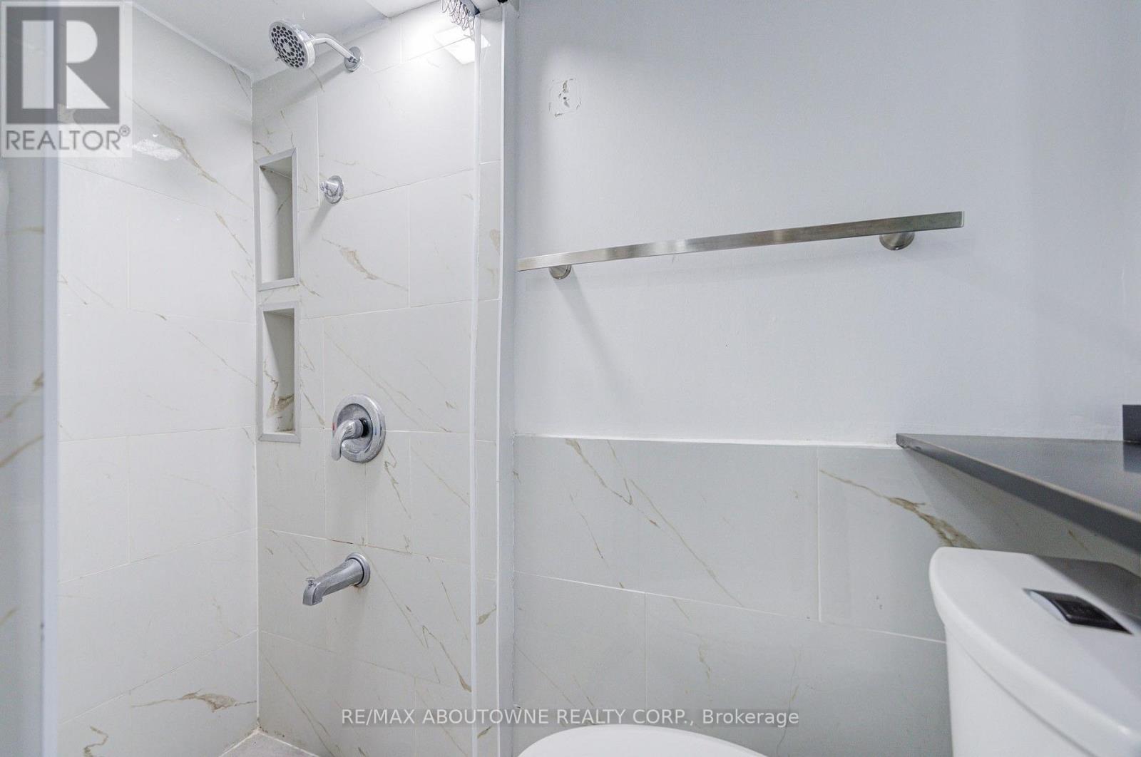 13 Broadview Avenue, Mississauga, Ontario  L5H 2S8 - Photo 32 - W13674026