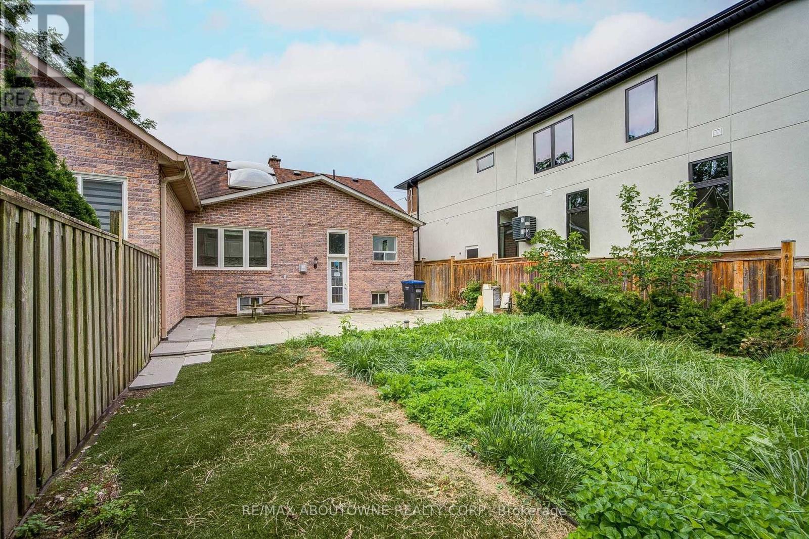 13 Broadview Avenue, Mississauga, Ontario  L5H 2S8 - Photo 40 - W13674026