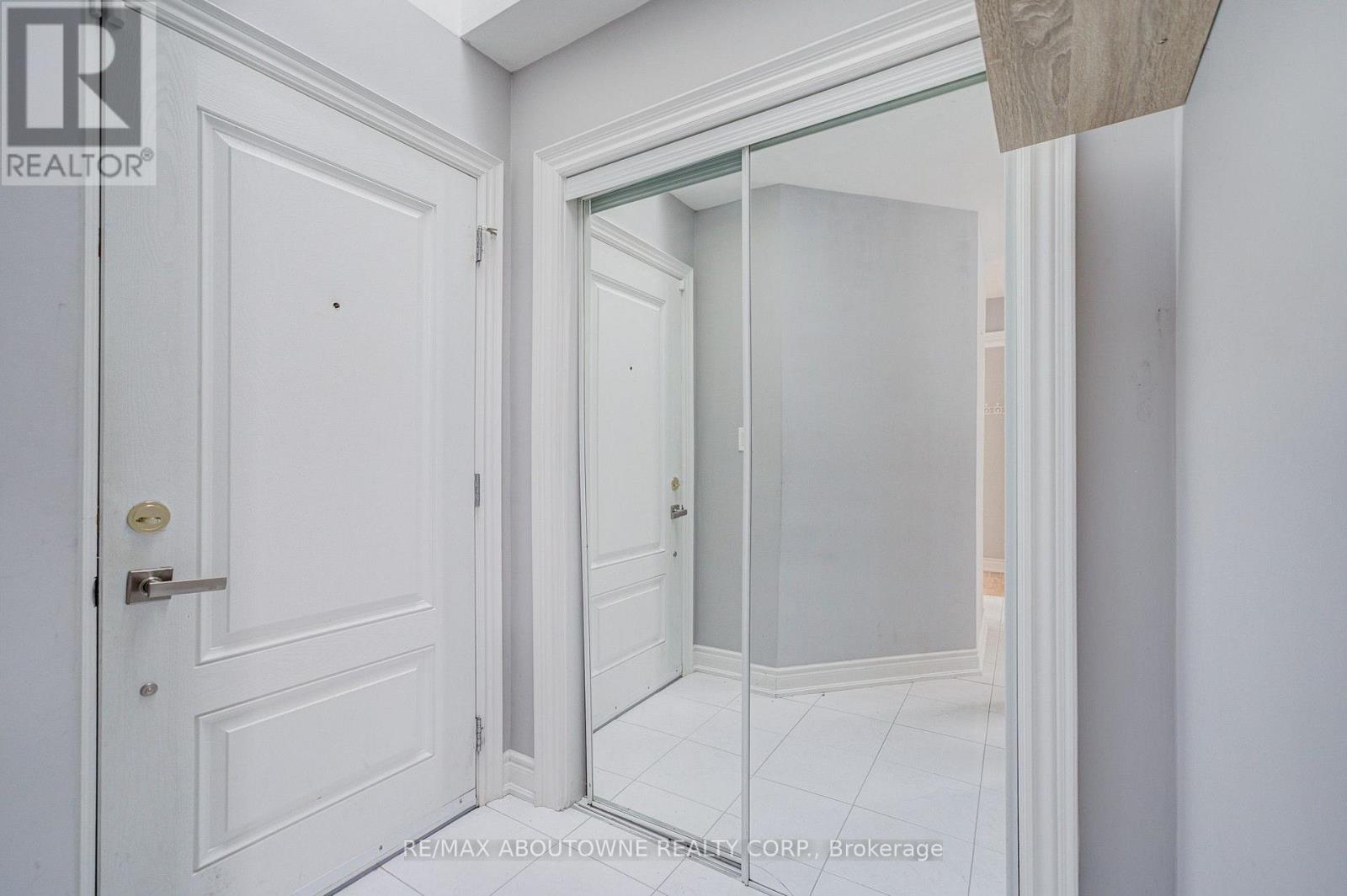 13 Broadview Avenue, Mississauga, Ontario  L5H 2S8 - Photo 8 - W13674026