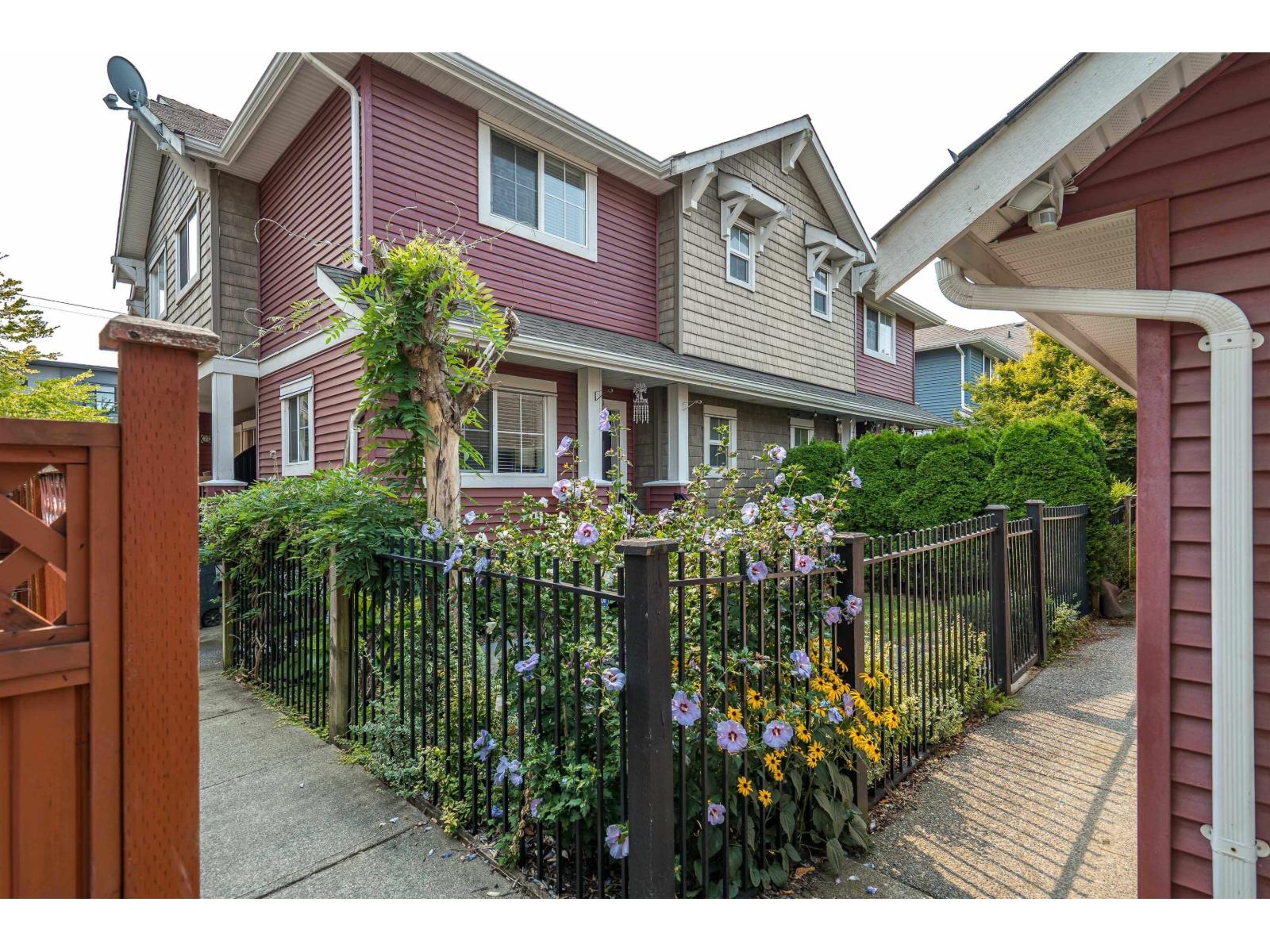 D2 19319 72 AVENUE, Surrey, British Columbia